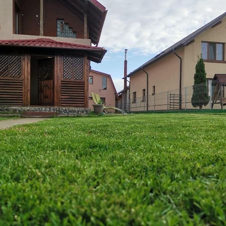 Vila De Vacanta Curtea de Argeş Exteriör bild