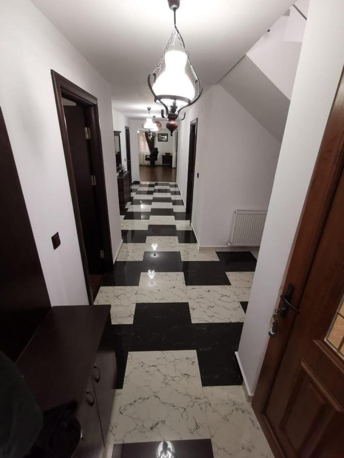 Vila De Vacanta Curtea de Argeş Exteriör bild