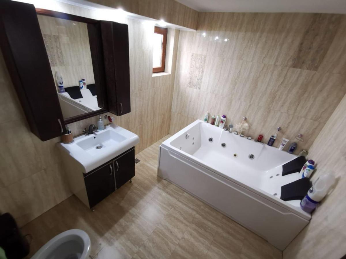 Vila De Vacanta Curtea de Argeş Exteriör bild
